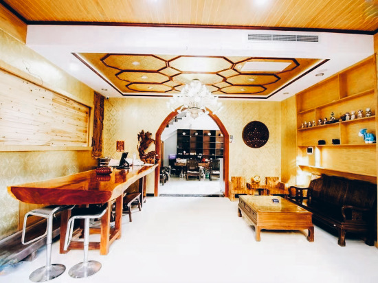 Цзинхун: Tianxia Yijia Inn