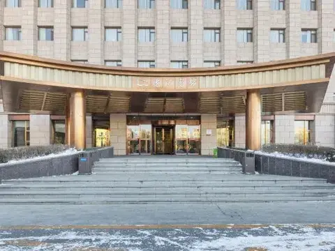 Паниин: Liaohe Hotel