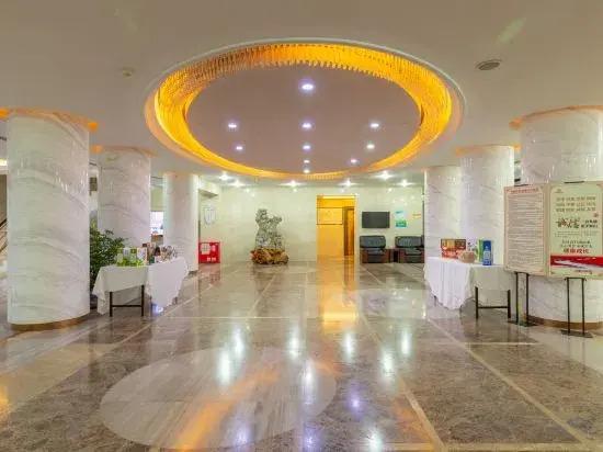 Паниин: Liaohe Hotel