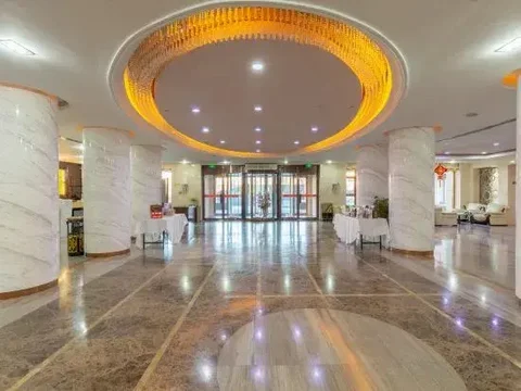 Паниин: Liaohe Hotel