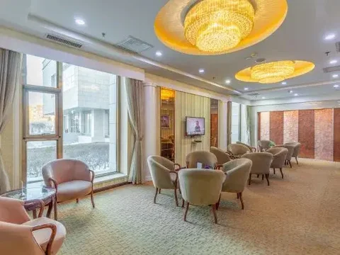 Паниин: Liaohe Hotel