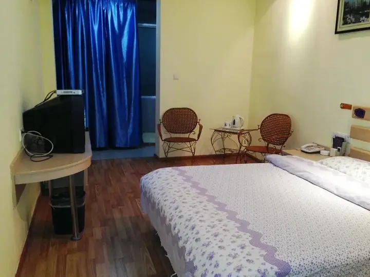 Ичан: Fenglinwan Hotel (Yichang Jiefang Road Food Street Binjiang Branch)