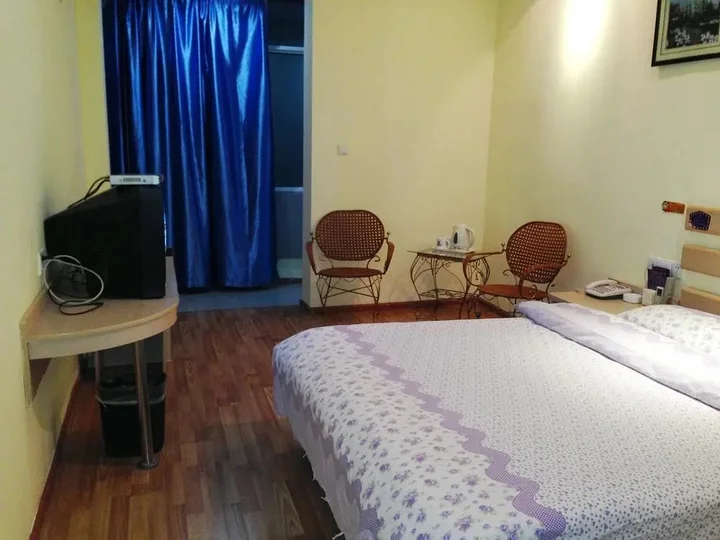 Ичан: Fenglinwan Hotel (Yichang Jiefang Road Food Street Binjiang Branch)
