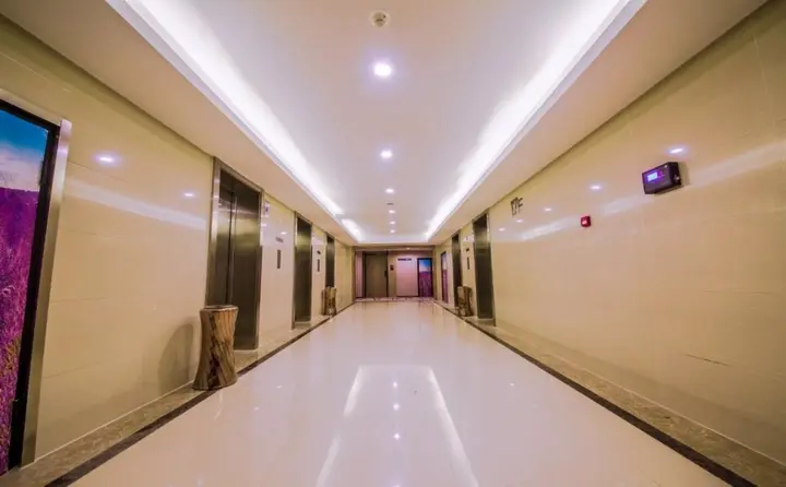 Цзясинь: Lavande Hotel Haining Leather City Yintai