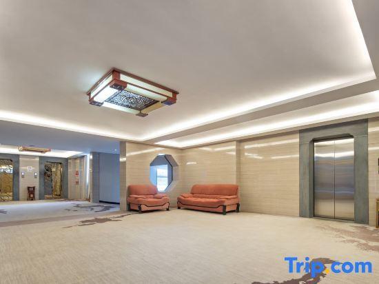 Шанграо: Wuyuan Xingjiang Bay Holiday Hotel