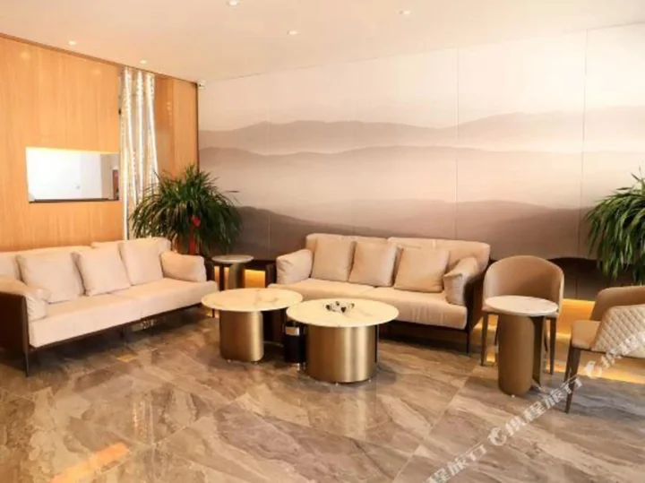 Наньян: Zhongzhou Business Hotel