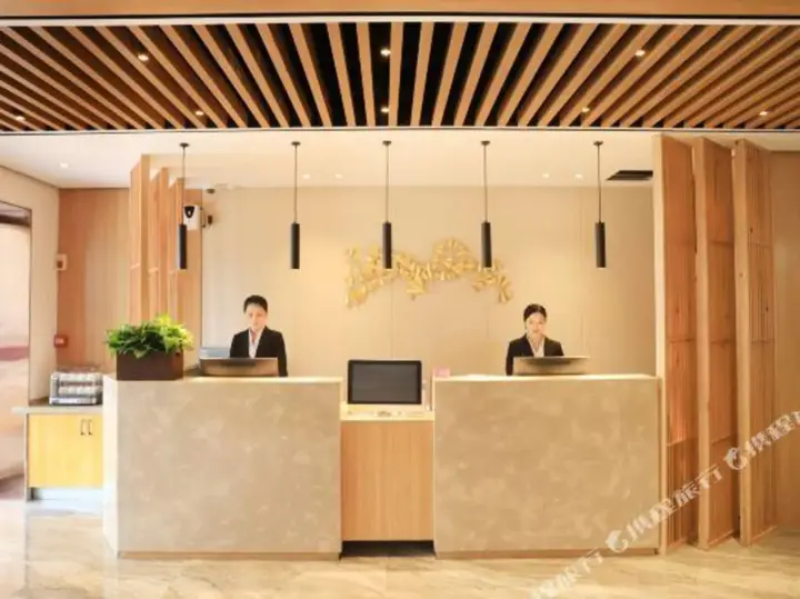 Наньян: Zhongzhou Business Hotel