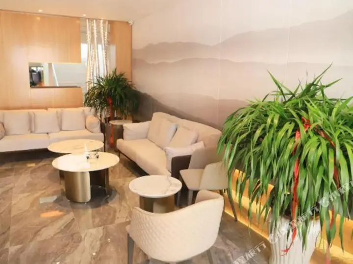 Наньян: Zhongzhou Business Hotel