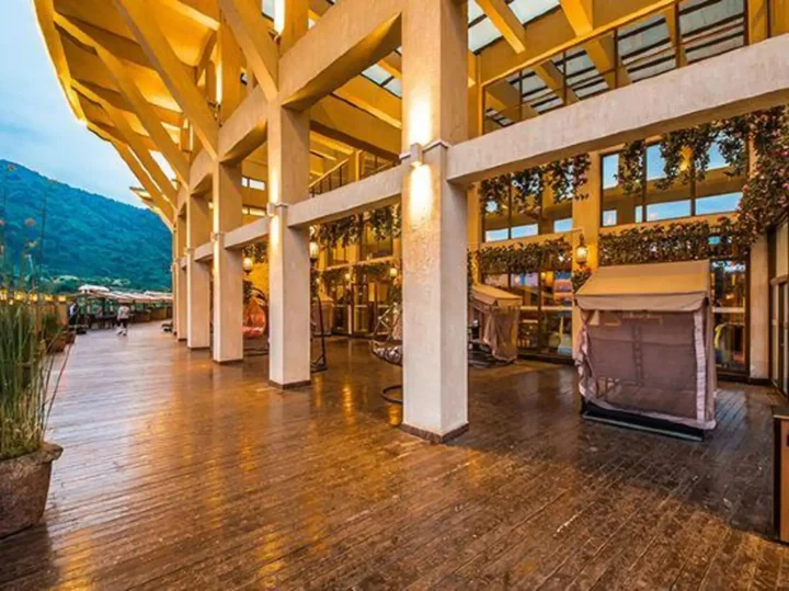 Лешан: Qiliping Hot Spring Hotel