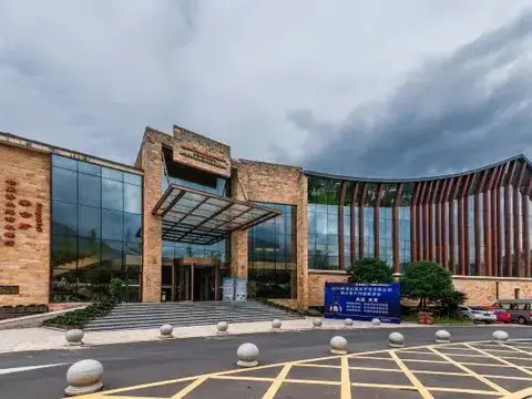 Лешан: Qiliping Hot Spring Hotel
