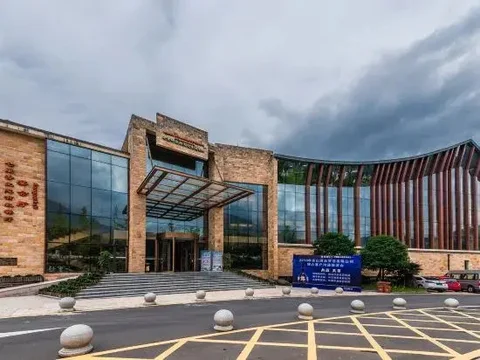 Лешан: Qiliping Hot Spring Hotel