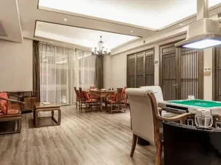 Тайчжоу: Skyscraper Hotel (Huangyan Jiufeng Park)