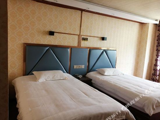 Кандин: Kangliang Hotel