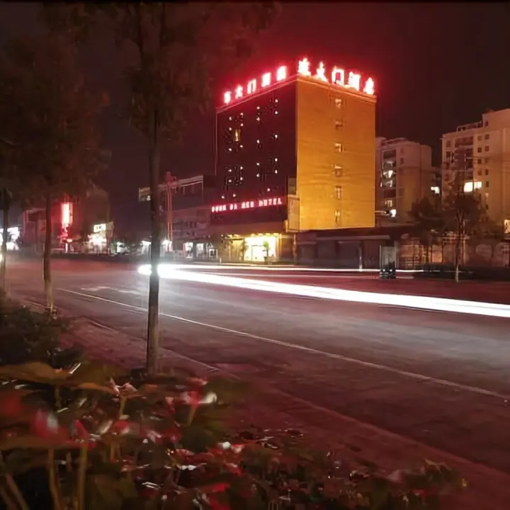 Цюйцзин: Dong Da Men Hotel