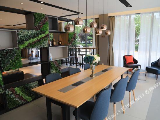 Цзинин: Homeinn Selected Hotel (Sishui Quanyuan Avenue Ginza Mall)