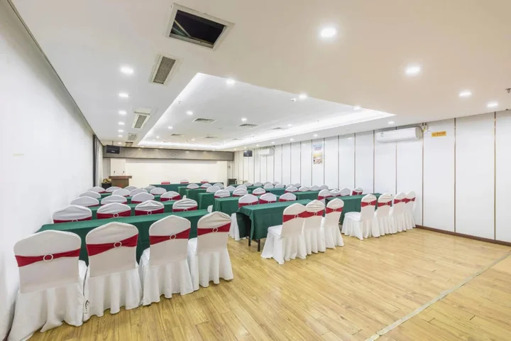 Луань: Starway Hotel Luan Shucheng Saifu