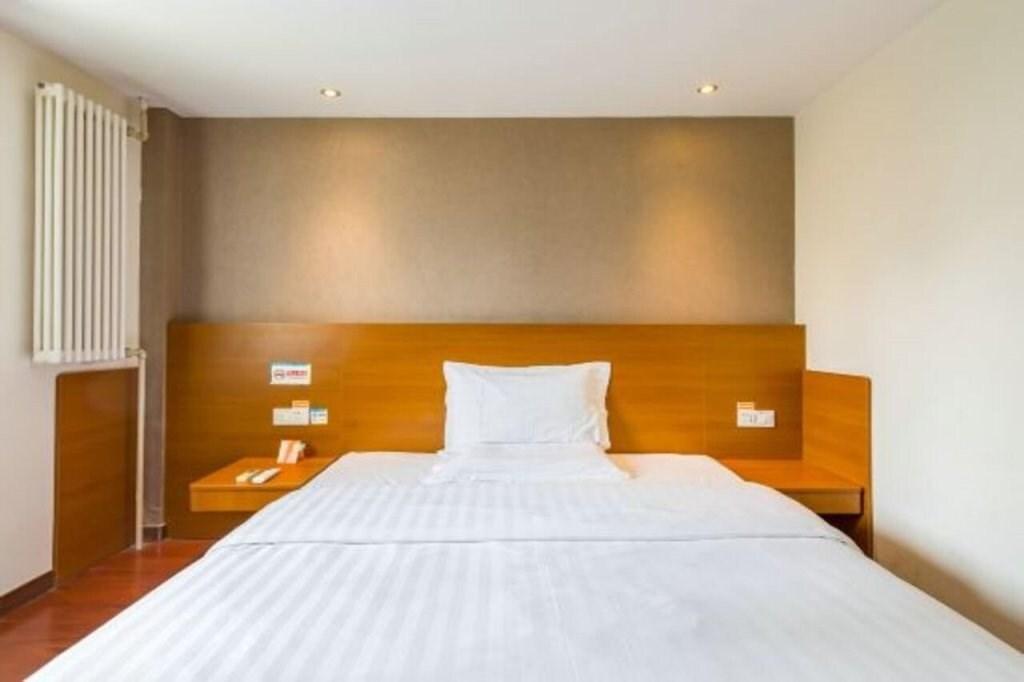 Харбин: 7 Days Inn Chengde Square