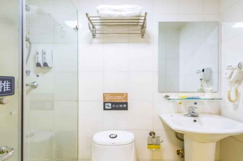 Харбин: 7 Days Inn Chengde Square