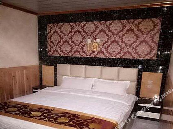 Мокси: Mulan Resort