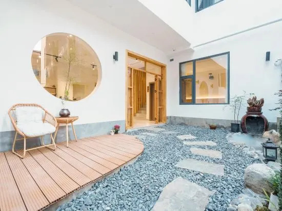Сянси: Jiavan luxury light hostel -PhoenixeOld CitycShopshEnglishlish