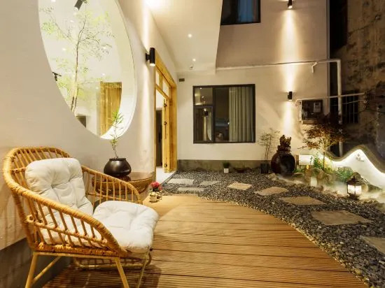 Jiavan luxury light hostel -PhoenixeOld CitycShopshEnglishlish — фото 1
