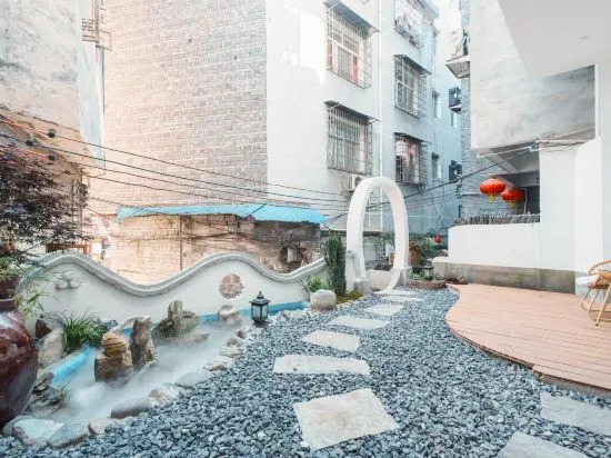 Сянси: Jiavan luxury light hostel -PhoenixeOld CitycShopshEnglishlish