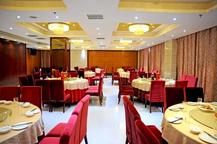Лоян: Dinis Business Hotel Kaiyuan Branch