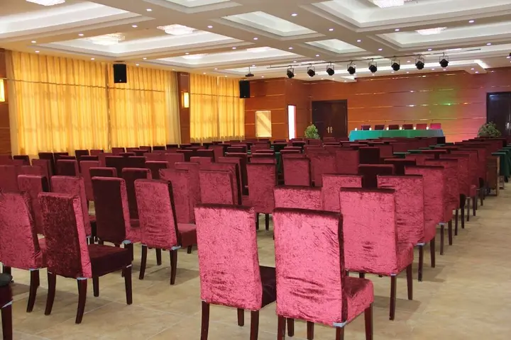 Лоян: Dinis Business Hotel Kaiyuan Branch