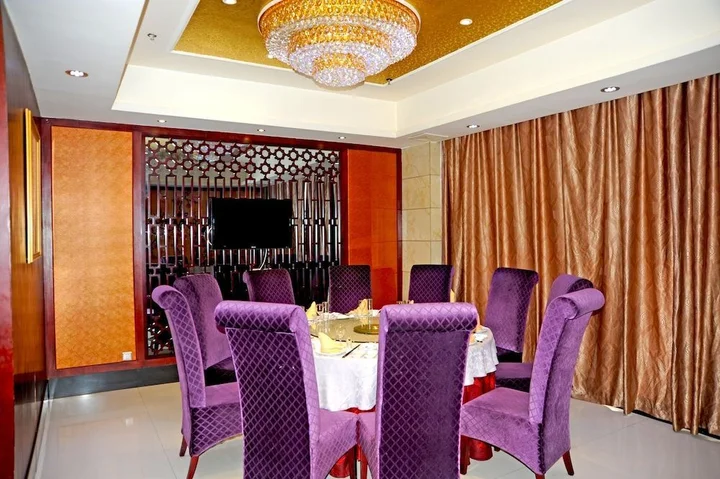 Лоян: Dinis Business Hotel Kaiyuan Branch
