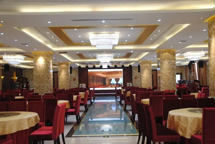 Лоян: Dinis Business Hotel Kaiyuan Branch