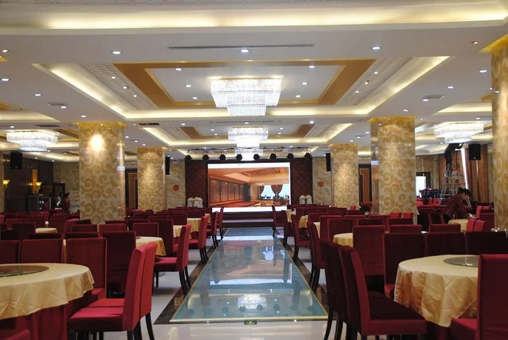 Лоян: Dinis Business Hotel Kaiyuan Branch
