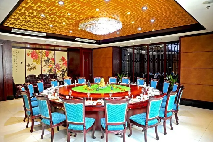 Лоян: Dinis Business Hotel Kaiyuan Branch