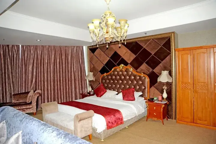 Лоян: Dinis Business Hotel Kaiyuan Branch