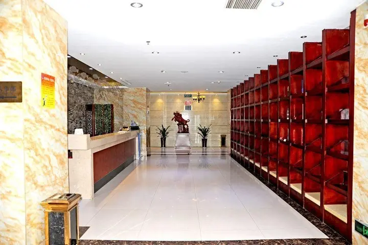 Лоян: Dinis Business Hotel Kaiyuan Branch