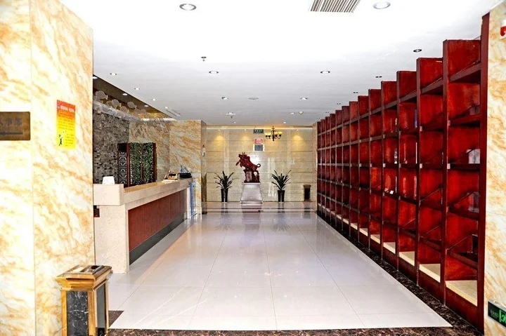 Лоян: Dinis Business Hotel Kaiyuan Branch