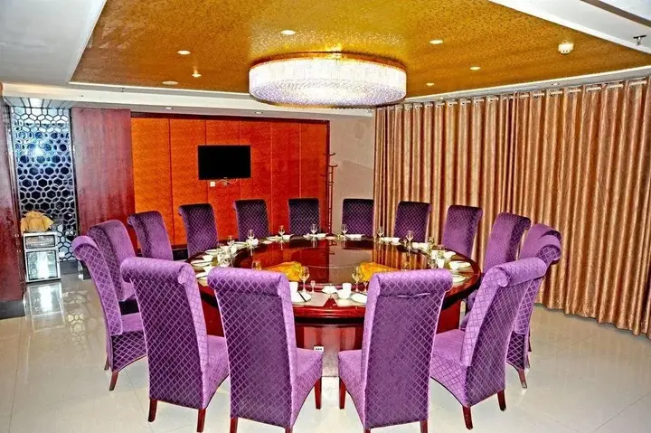 Лоян: Dinis Business Hotel Kaiyuan Branch