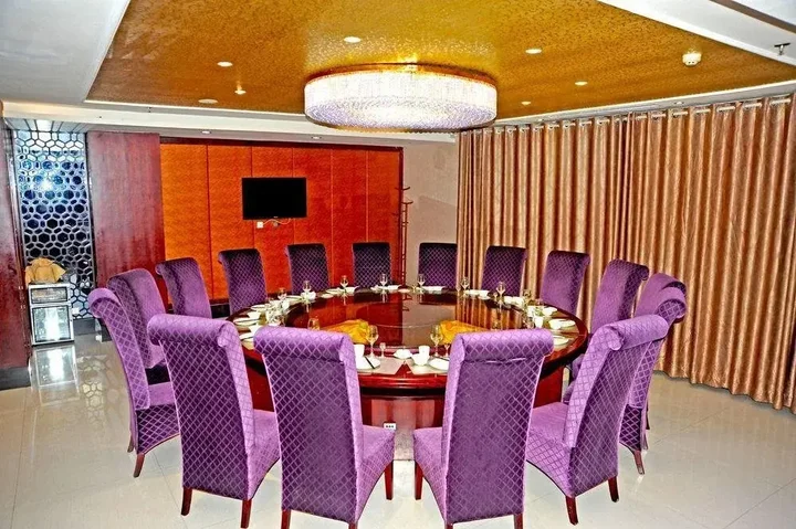 Лоян: Dinis Business Hotel Kaiyuan Branch