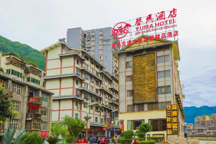 Кандин: Yuma Hotel