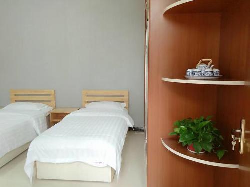 Цзюцюань: Dunhuang Silver sand Inn