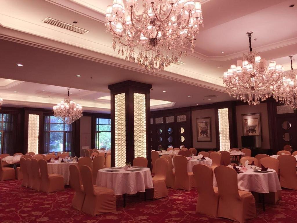 Мейчжу: Country Garden Phoenix Hotel