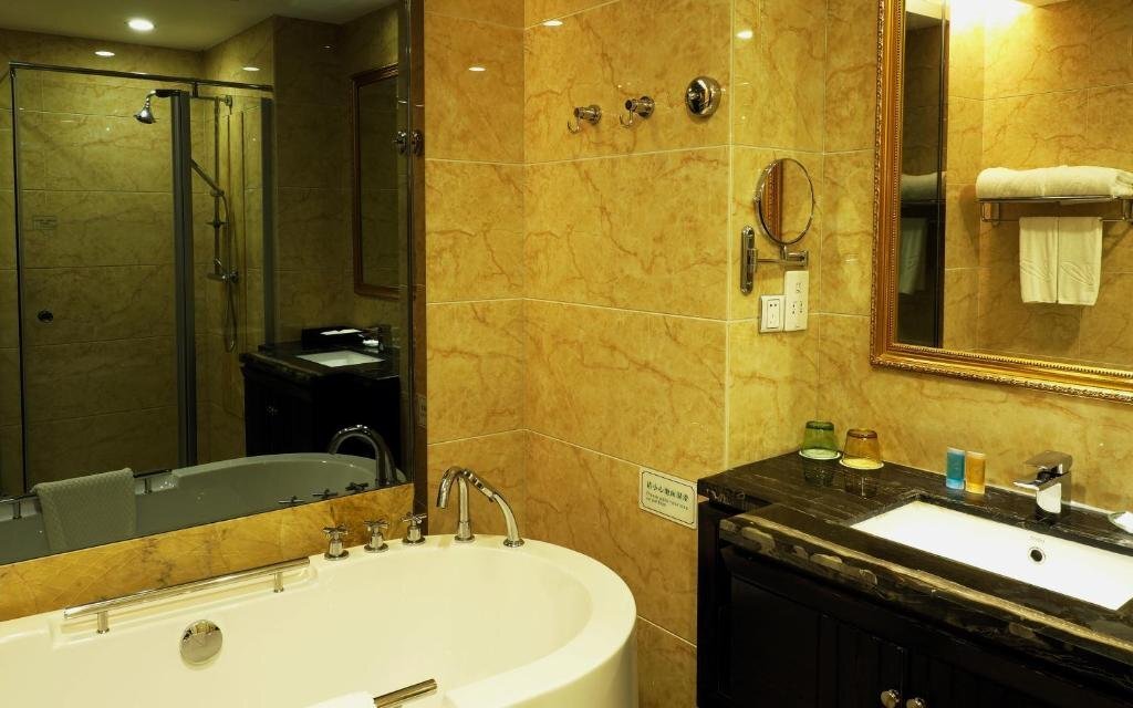 Мейчжу: Country Garden Phoenix Hotel