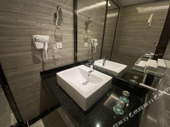 Янгиианг: Yangchun Haiyue Bay Business Hotel