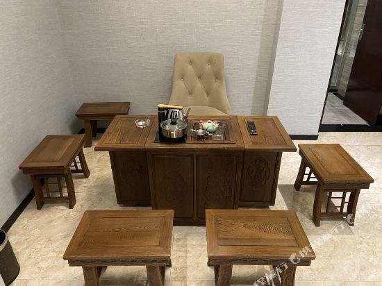 Янгиианг: Yangchun Haiyue Bay Business Hotel