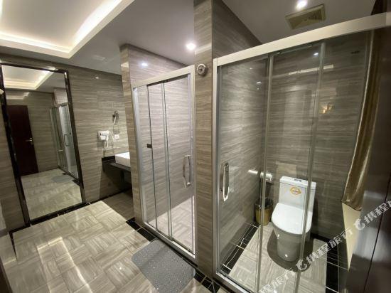Янгиианг: Yangchun Haiyue Bay Business Hotel