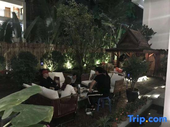 Цзинхун: Xishuangbanna Jinghongyun Jintai Resort Hotel