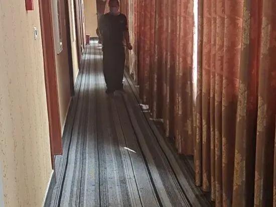 Дэхун: Feicui Hotel
