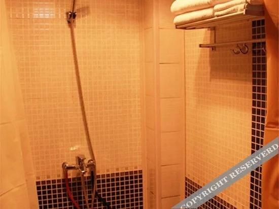 Шангри-Ла: Yinian Zhijian Hostel