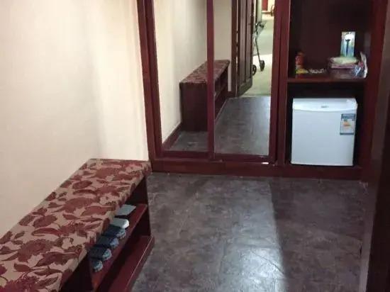 Инкоу: Huaxia Hotel