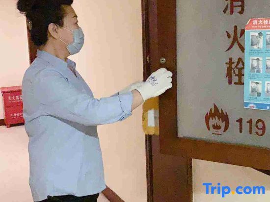 Инкоу: Huaxia Hotel
