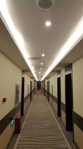 Цзинхун: Yunshang Siji Chain Hotel Jinghong Manting Park